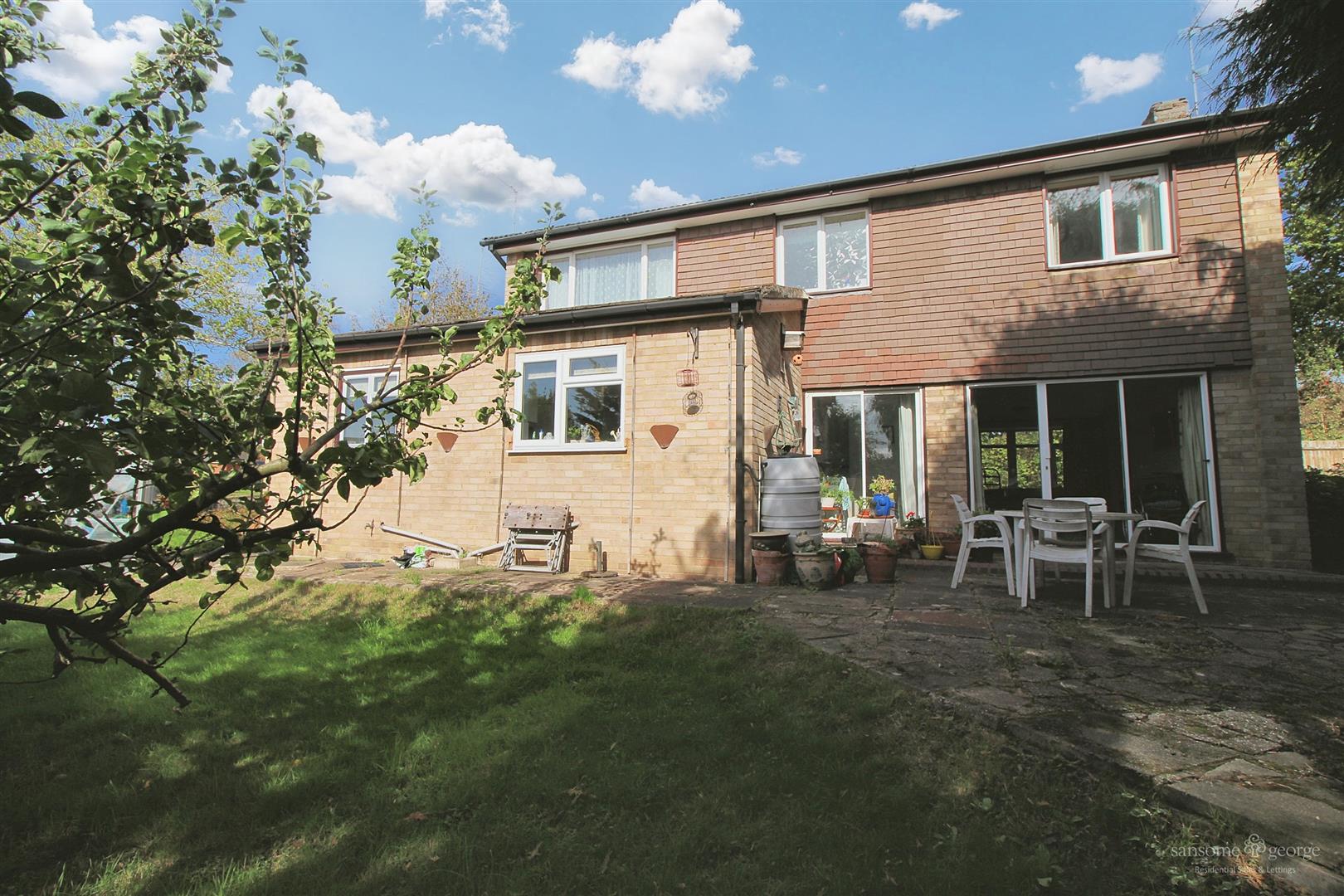 4 bed property in Fircroft Close, Reading